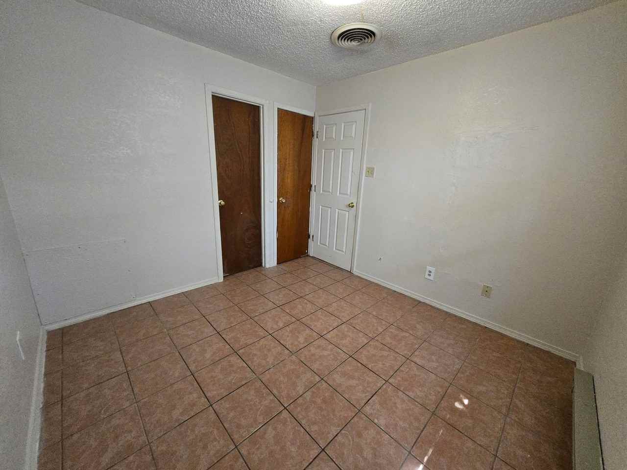 304 W Deming St Apt C - Photo 5 of 7