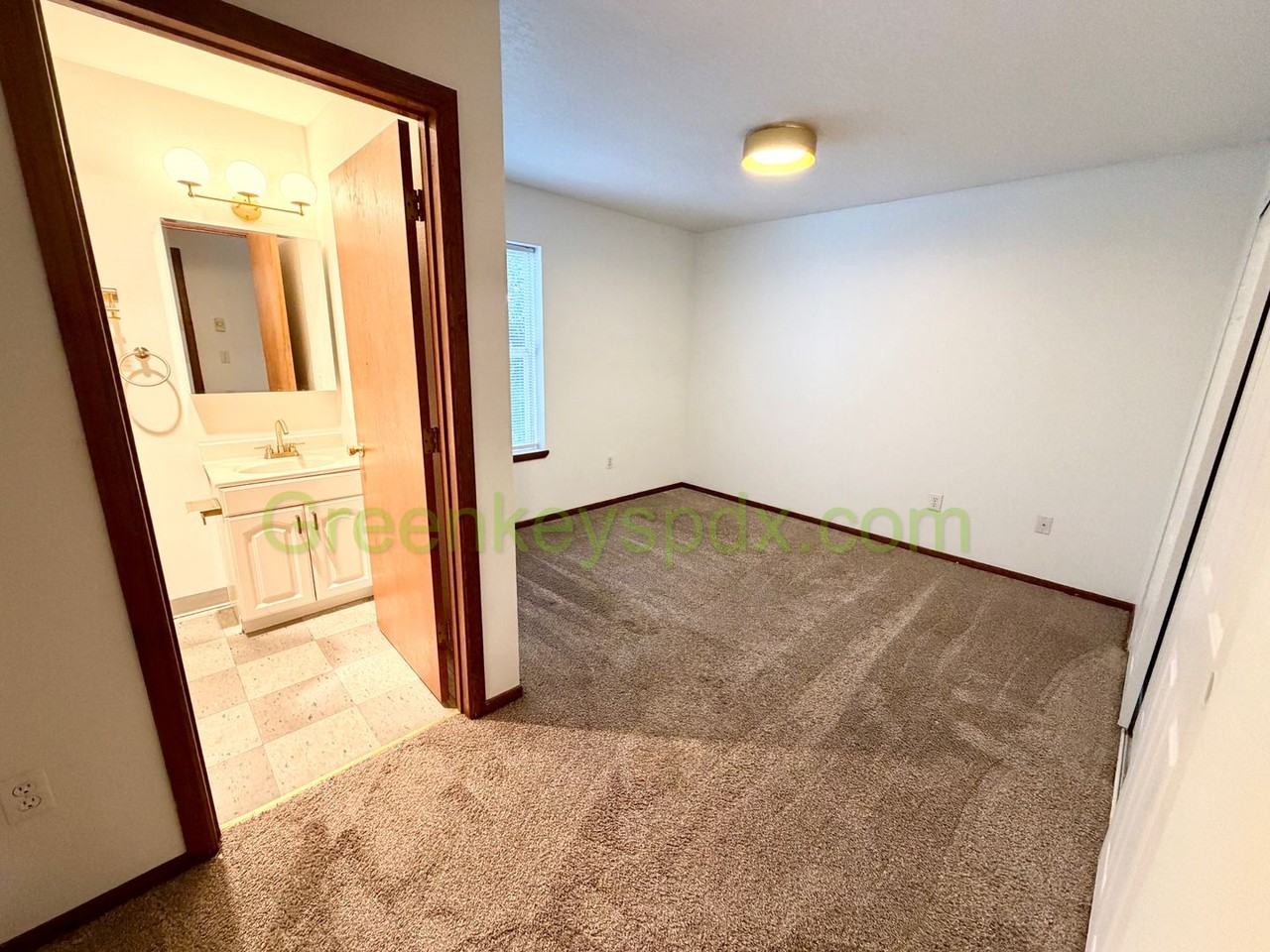 10030 N Lombard St - Photo 3 of 22