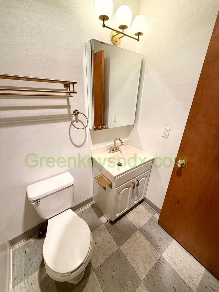 10030 N Lombard St - Photo 4 of 22