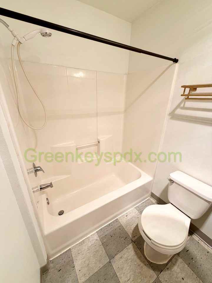 10030 N Lombard St - Photo 5 of 22