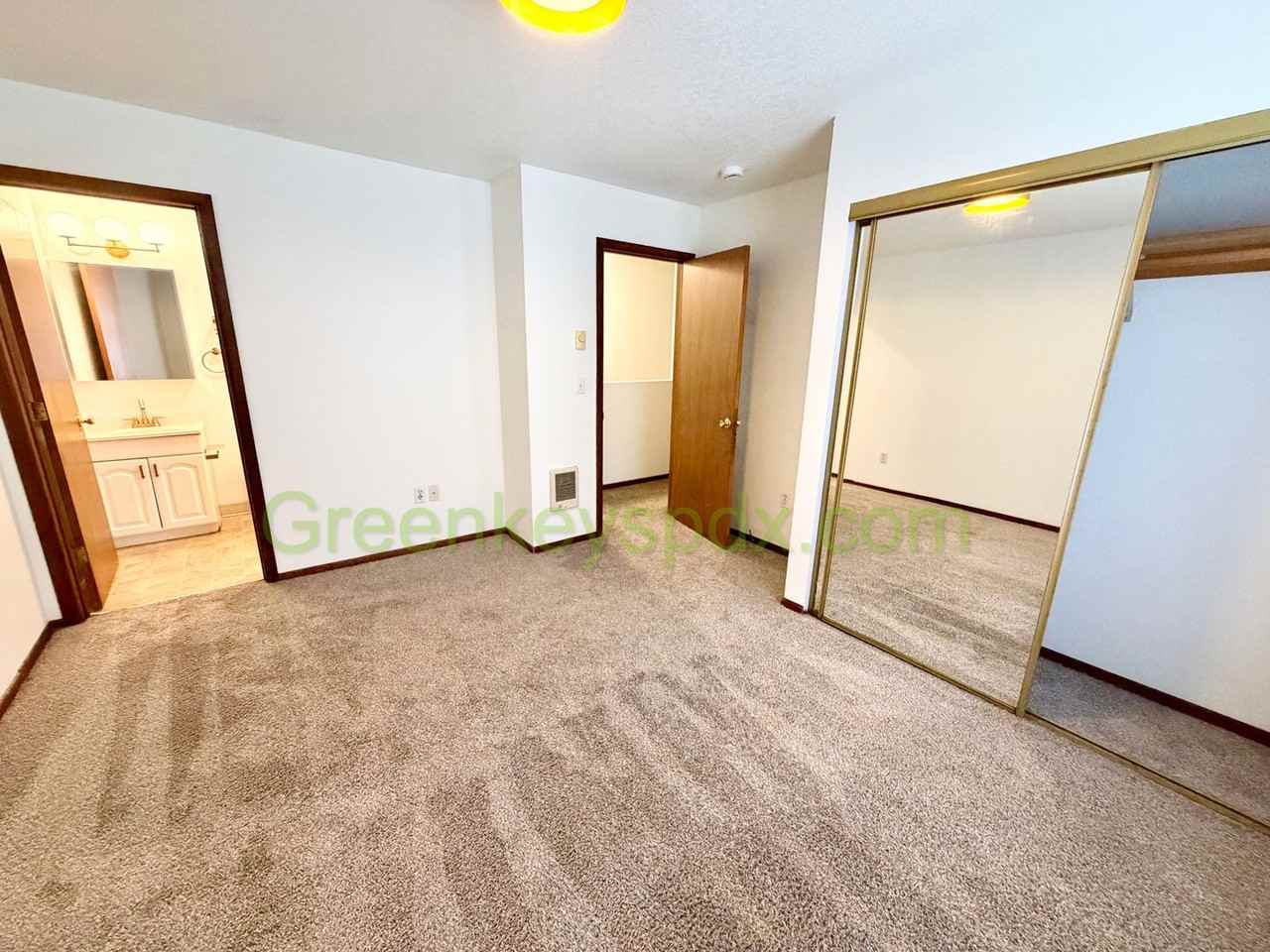 10030 N Lombard St - Photo 7 of 22