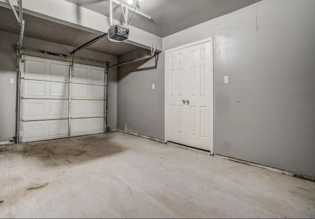 7027 Coleshire Dr - Photo 3 of 22