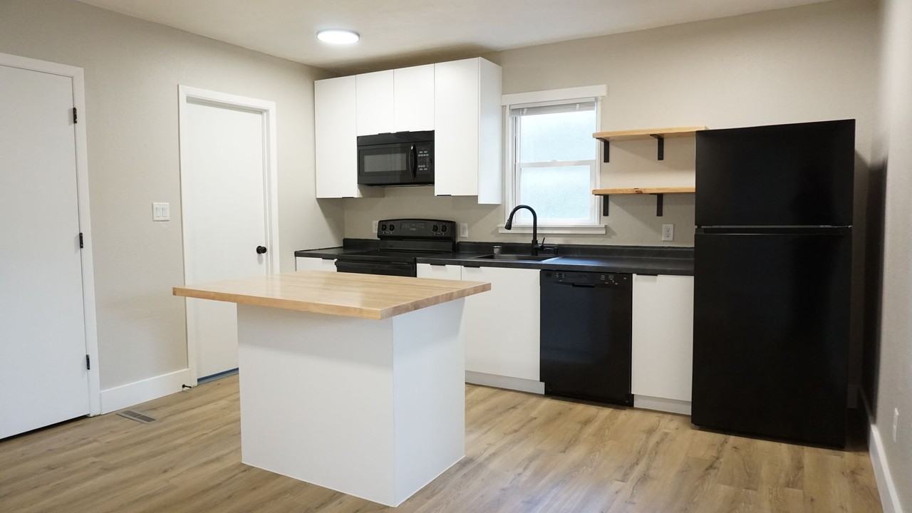 217 7th Ave Ne - Photo 3 of 14
