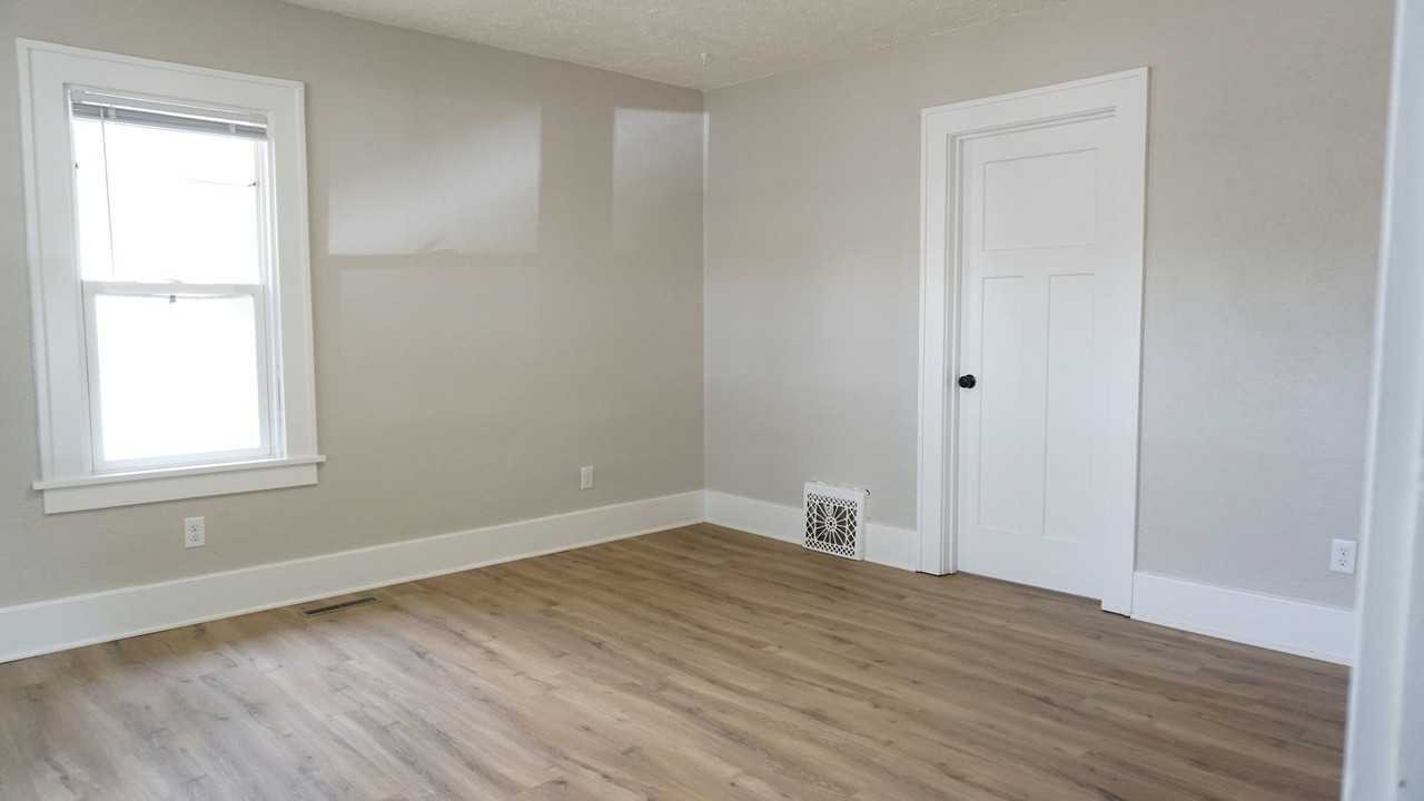 217 7th Ave Ne - Photo 6 of 14