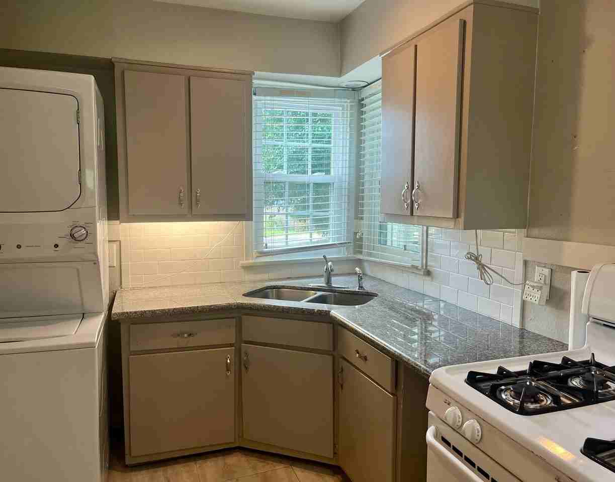 1005 Rittiner Dr - Photo 5 of 12