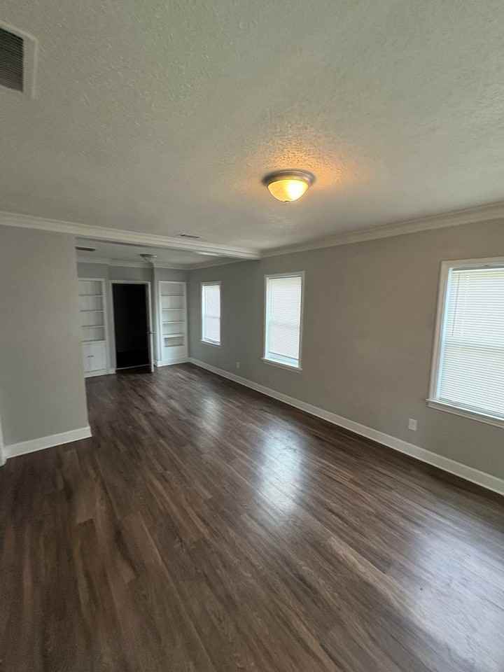 993 Gordon St - Photo 4 of 14
