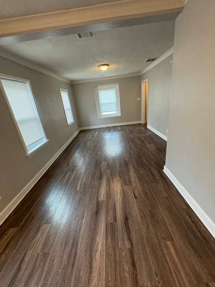 993 Gordon St - Photo 6 of 14