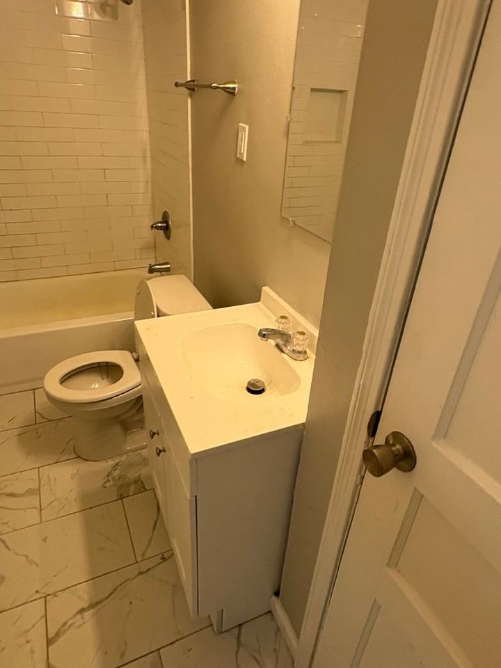993 Gordon St - Photo 7 of 14