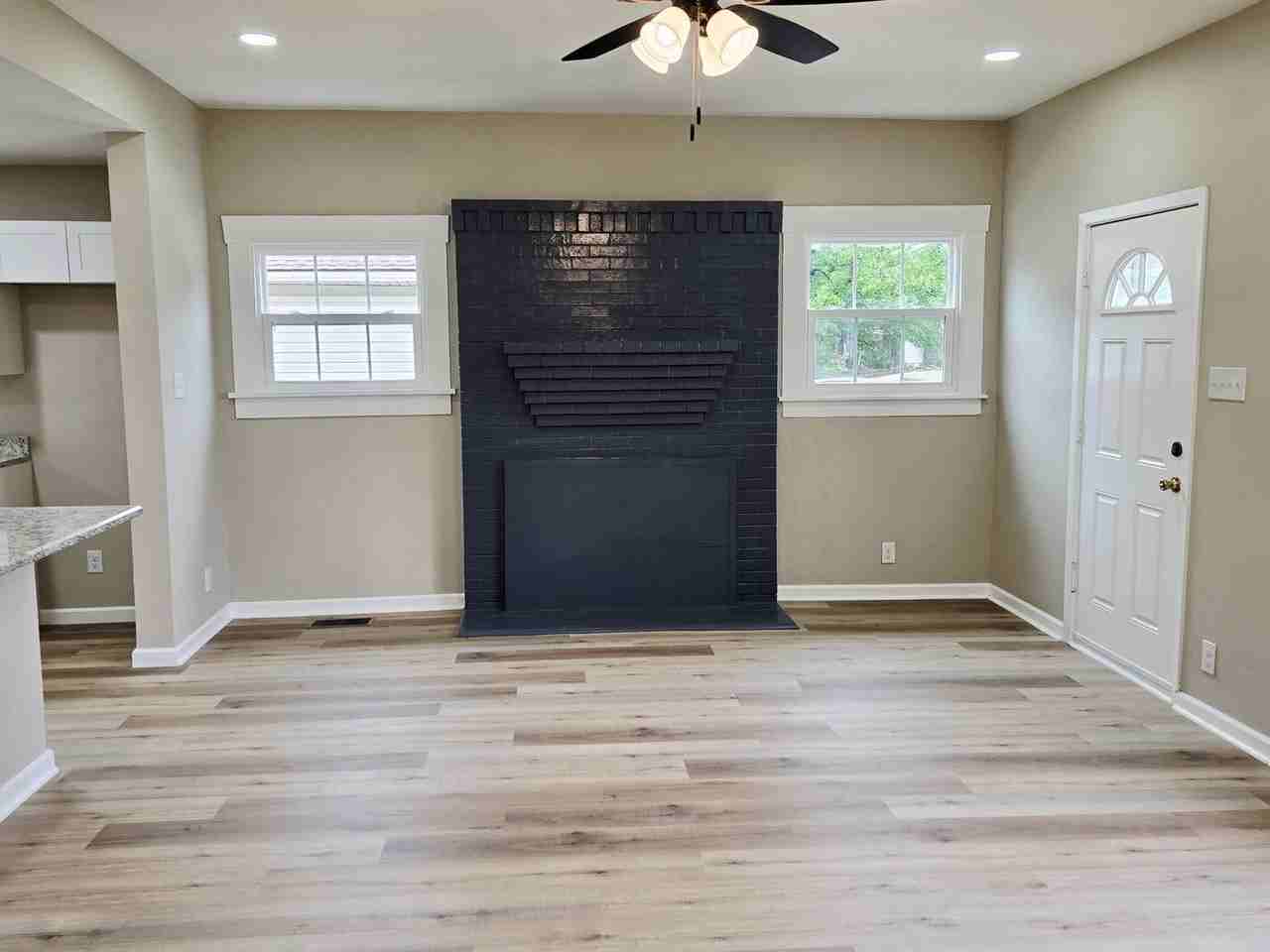 1308 W Walker St - Photo 3 of 15