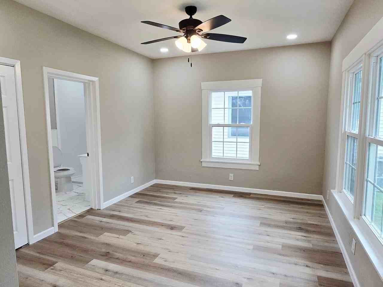 1308 W Walker St - Photo 6 of 15