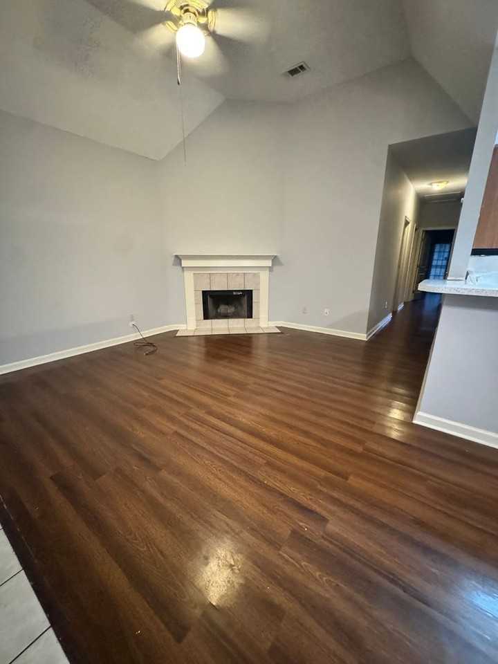 1271 Brady Hollow Ln - Photo 3 of 15
