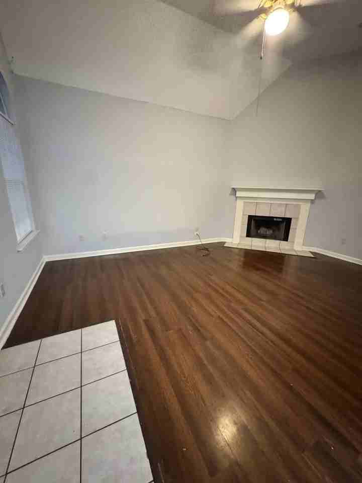 1271 Brady Hollow Ln - Photo 4 of 15
