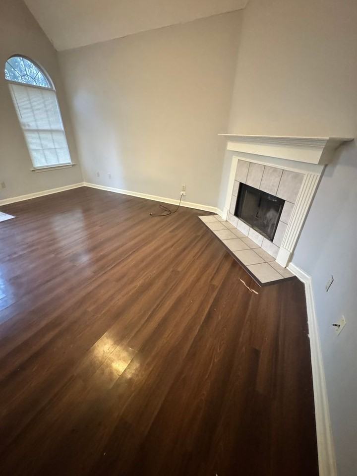 1271 Brady Hollow Ln - Photo 5 of 15