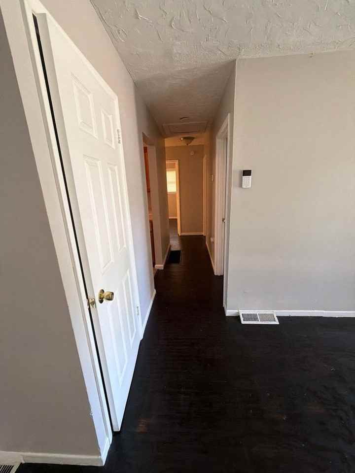 10650 Dunkeld Cir - Photo 3 of 16