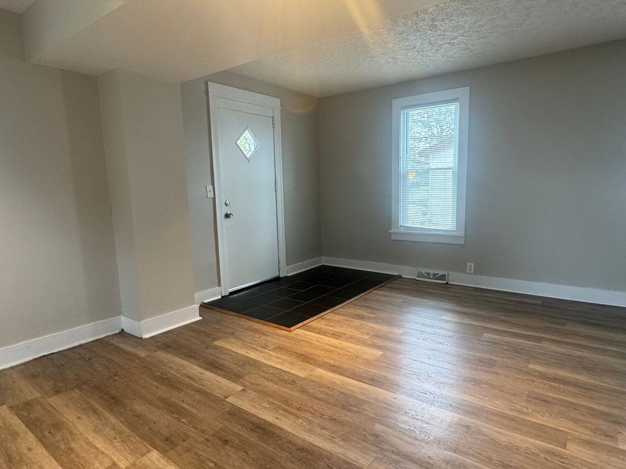 109 Stenson St - Photo 6 of 20
