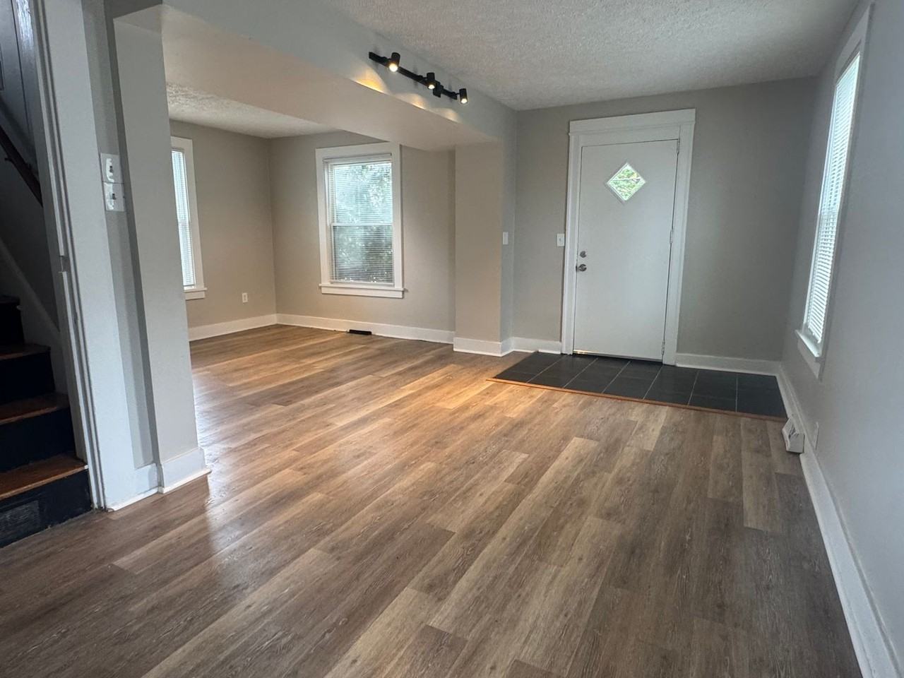109 Stenson St - Photo 7 of 20