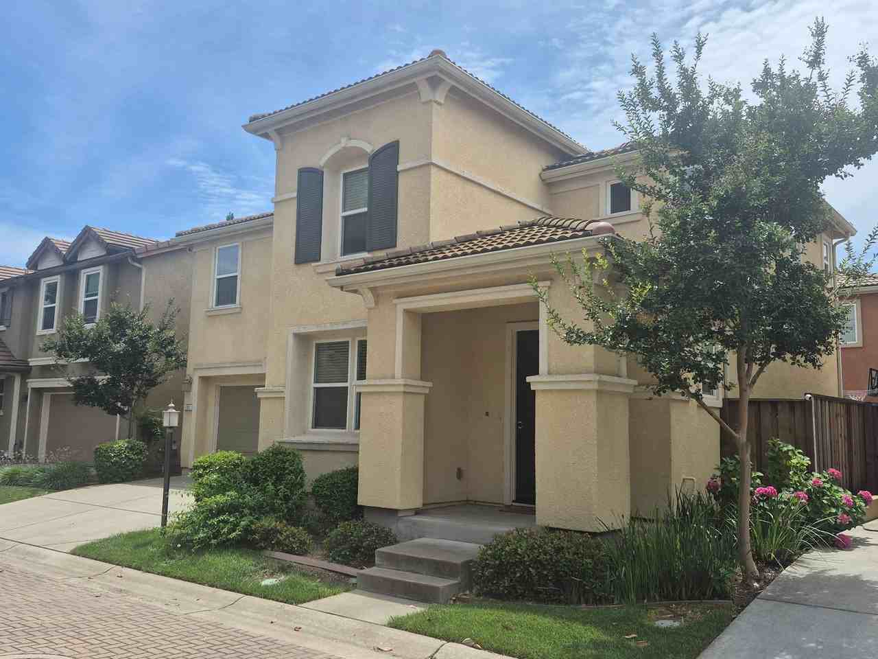 11 Long Warf Pl - Photo 3 of 23