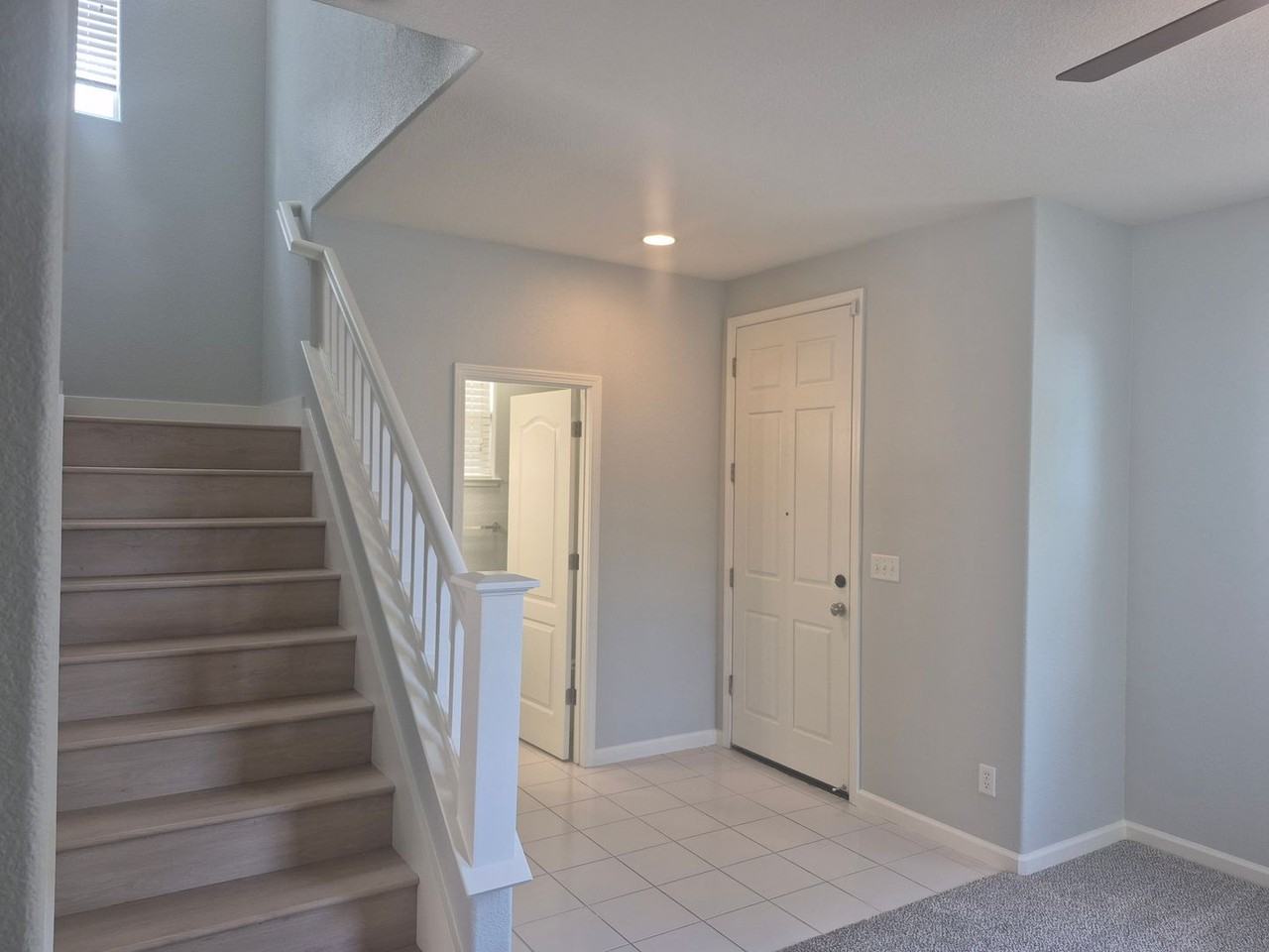 11 Long Warf Pl - Photo 4 of 23