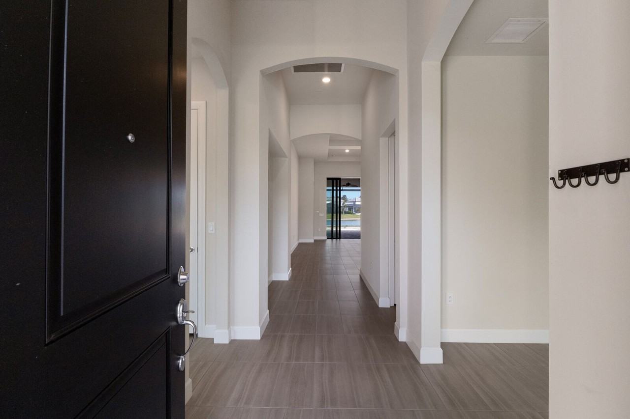 712 Sigsbee Loop - Photo 3 of 50