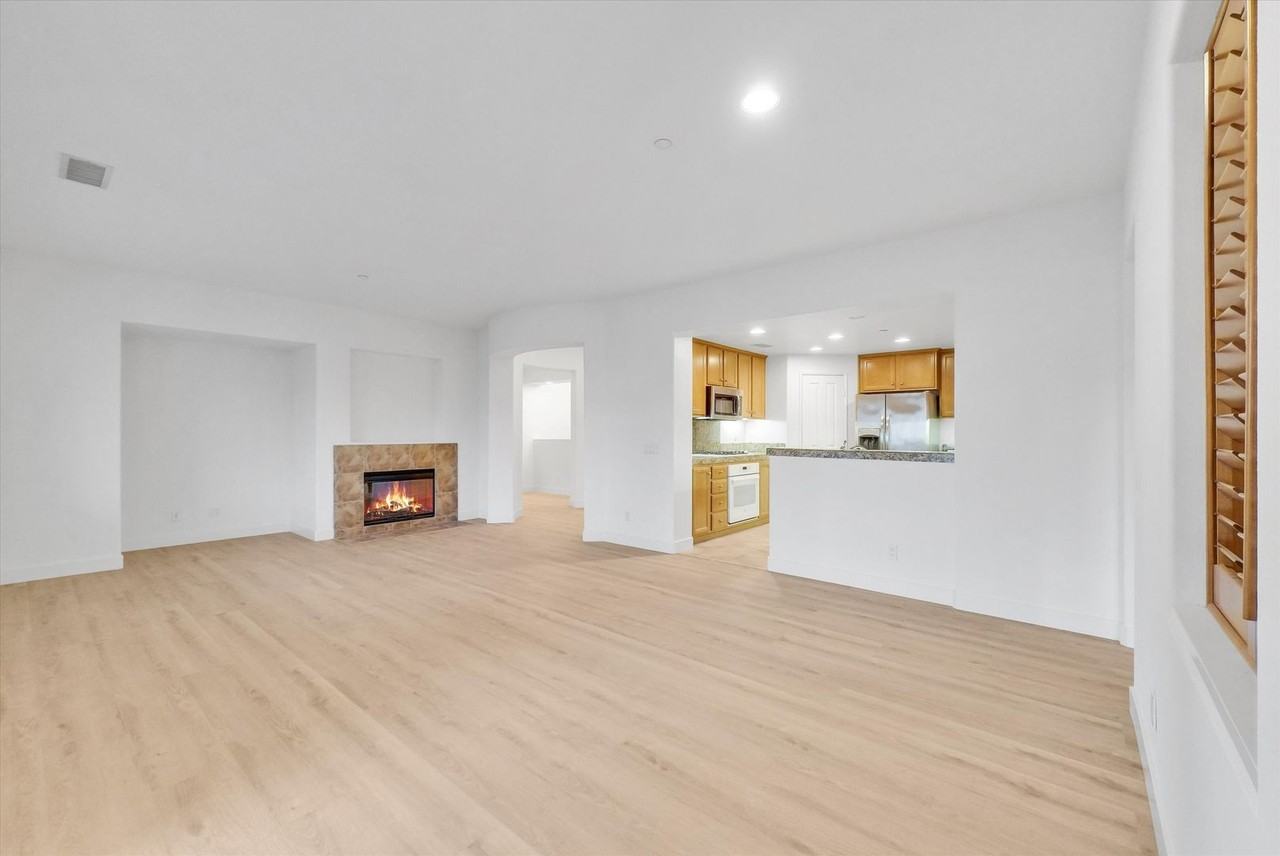 211 Lockford - Photo 4 of 13