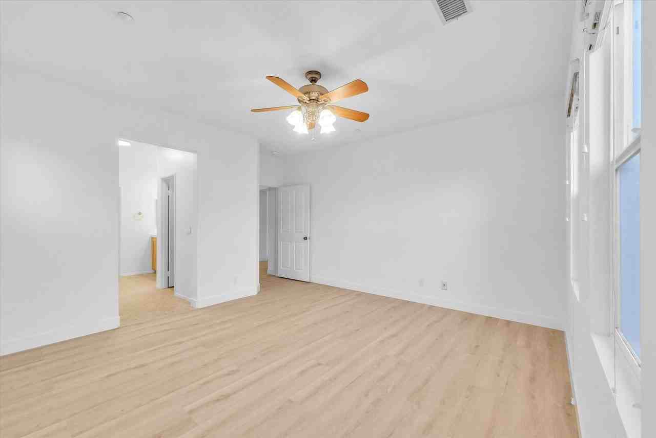 211 Lockford - Photo 5 of 13