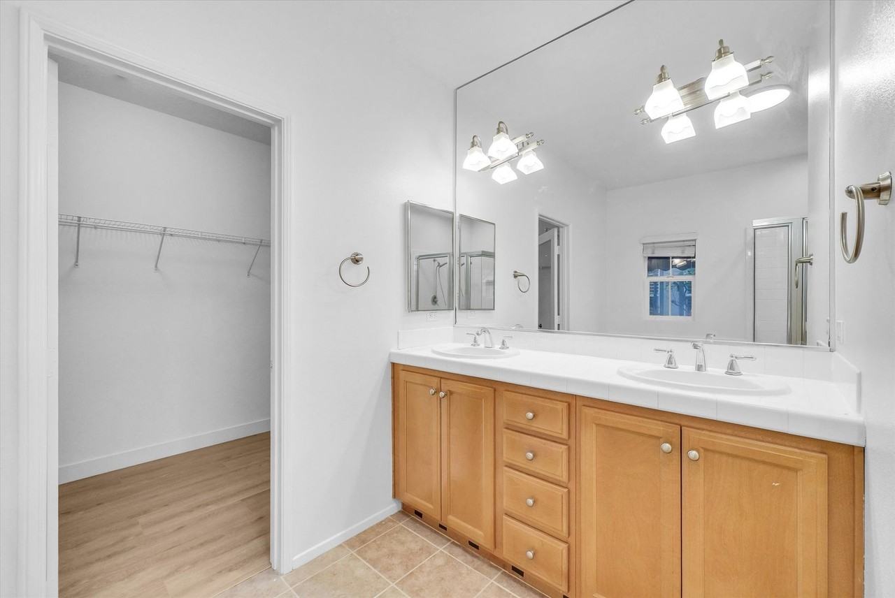 211 Lockford - Photo 6 of 13