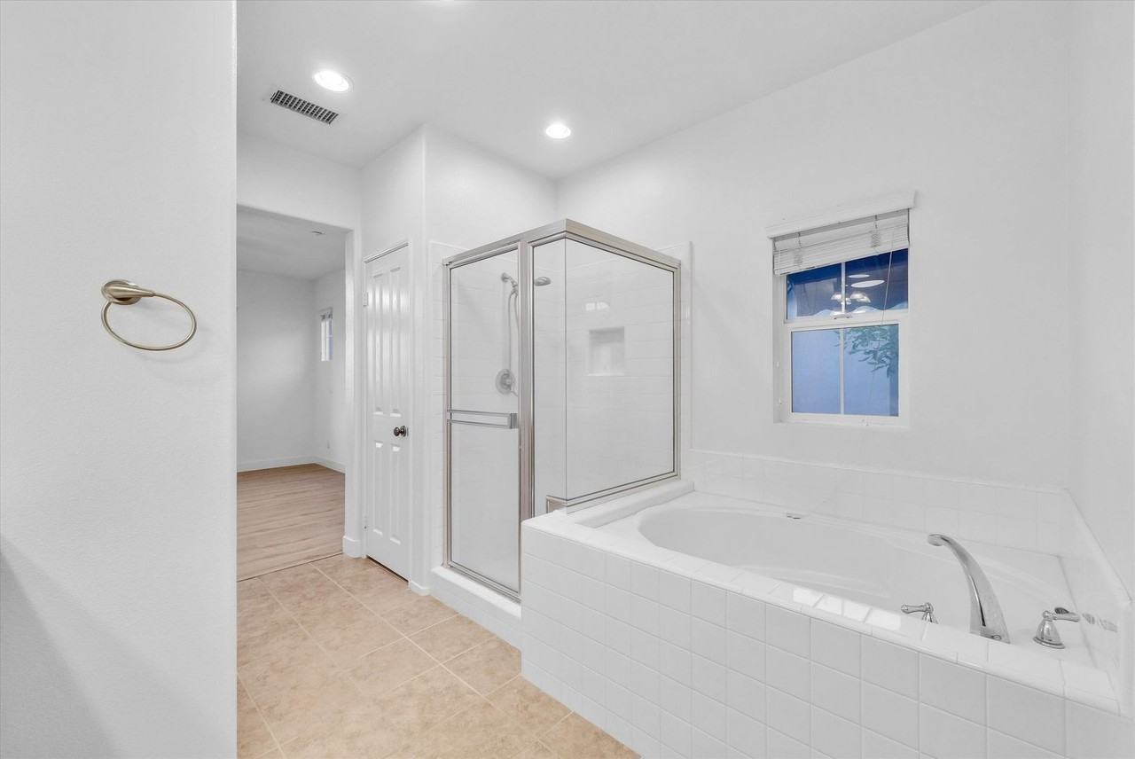 211 Lockford - Photo 7 of 13