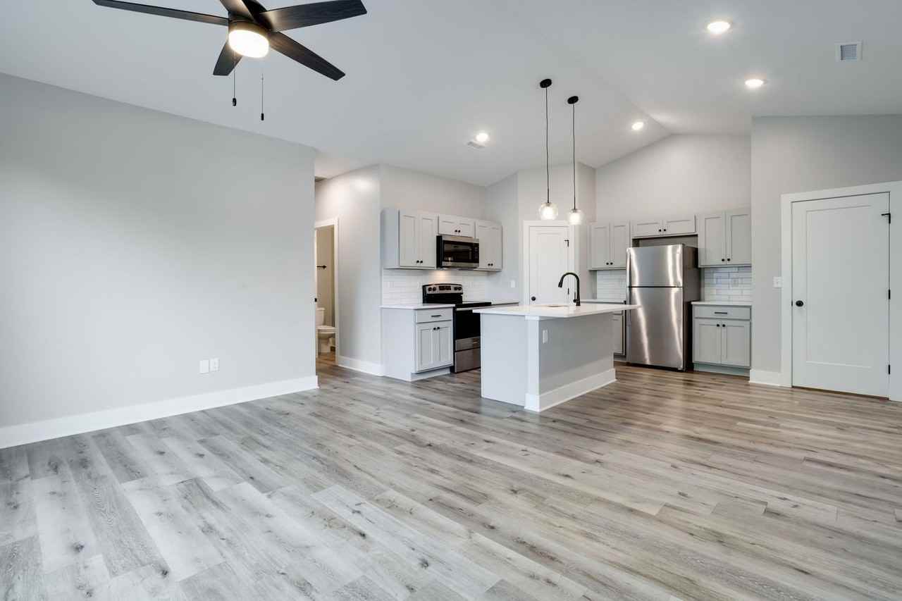 198 S Anna St - Photo 3 of 11