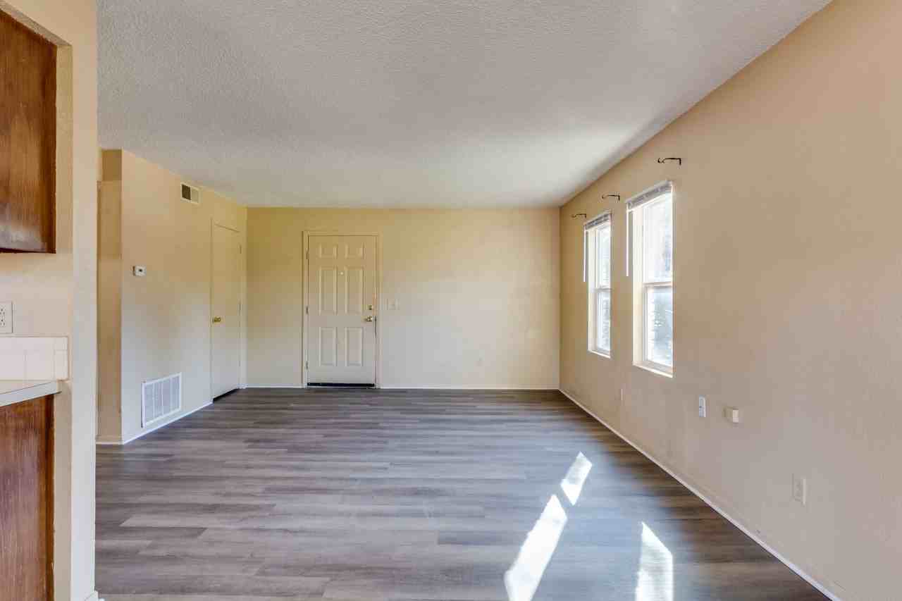 2 Bedroom, 1 Bathroom! - Photo 4 of 11