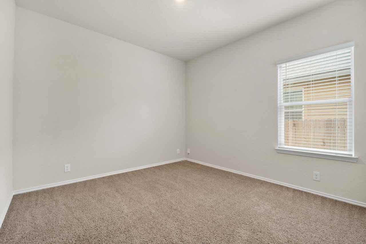 10404 Howgate - Photo 3 of 24