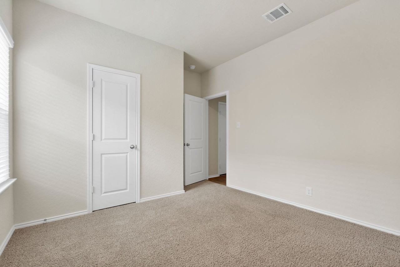 10404 Howgate - Photo 4 of 24