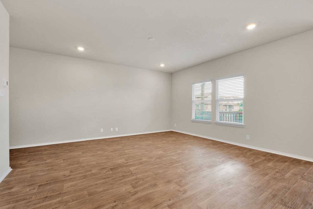 10404 Howgate - Photo 7 of 24
