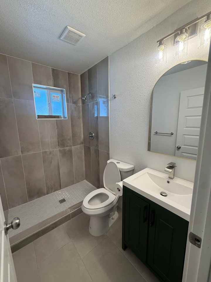 7814 E Heatherbrae Ave #B - Photo 5 of 10
