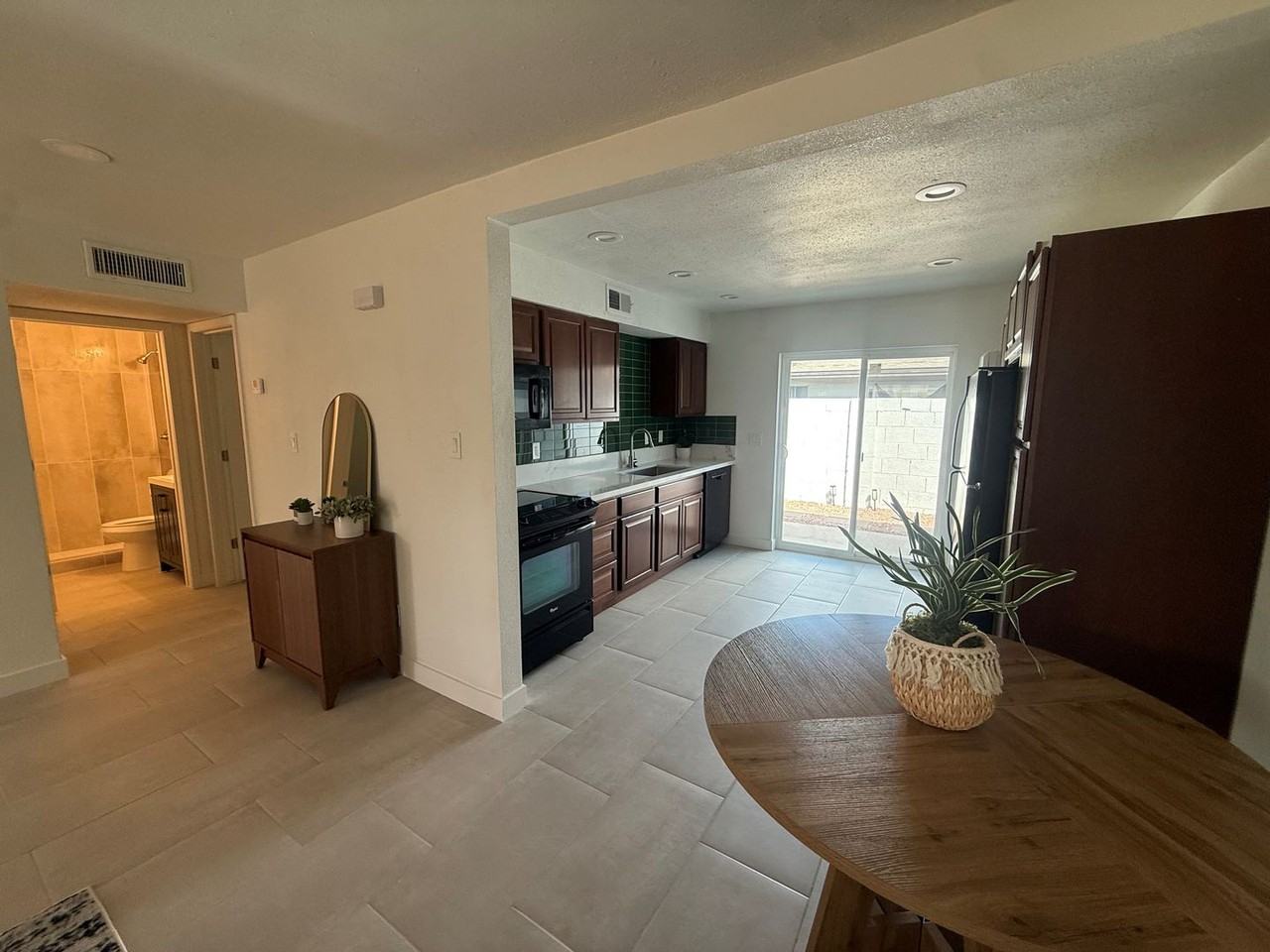 7814 E Heatherbrae Ave #B - Photo 6 of 10