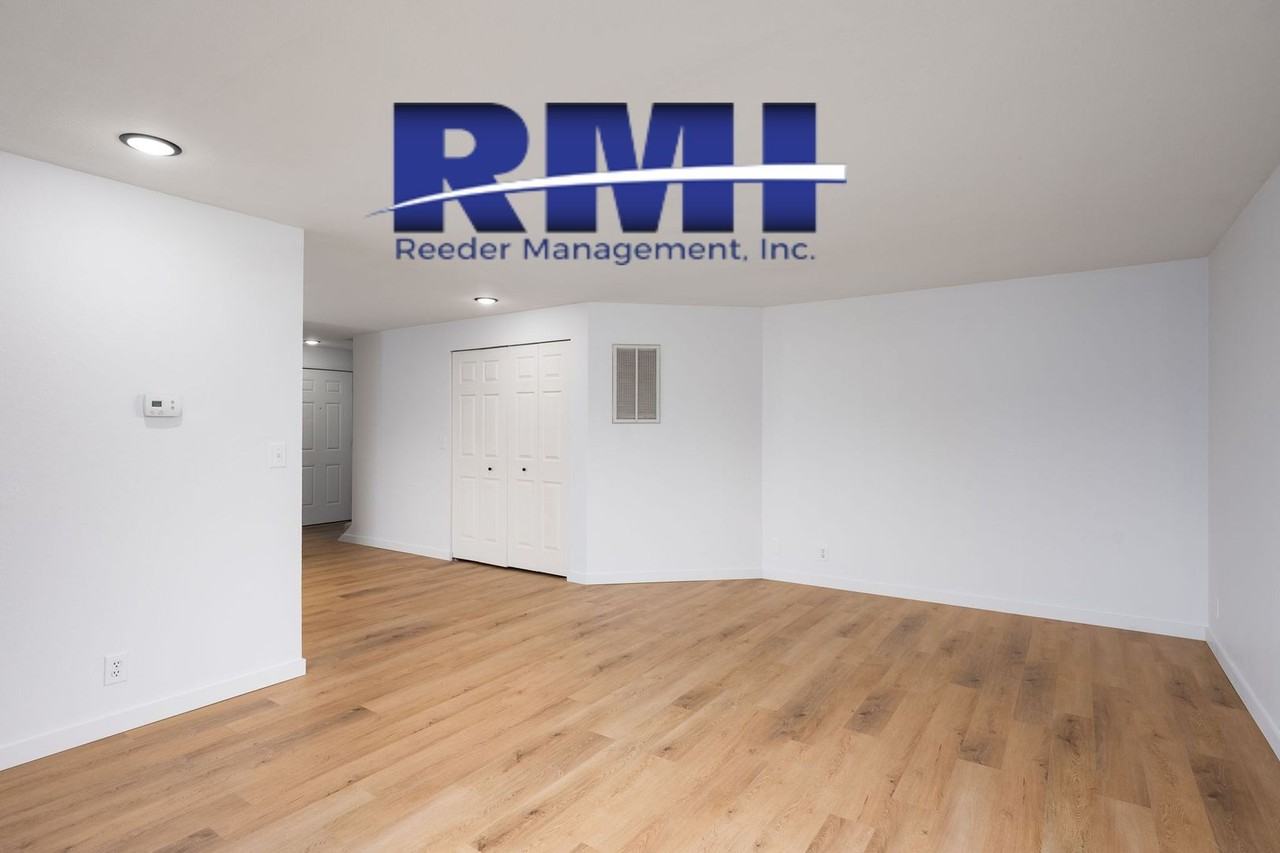 1034 Hanford Ave - Photo 3 of 14