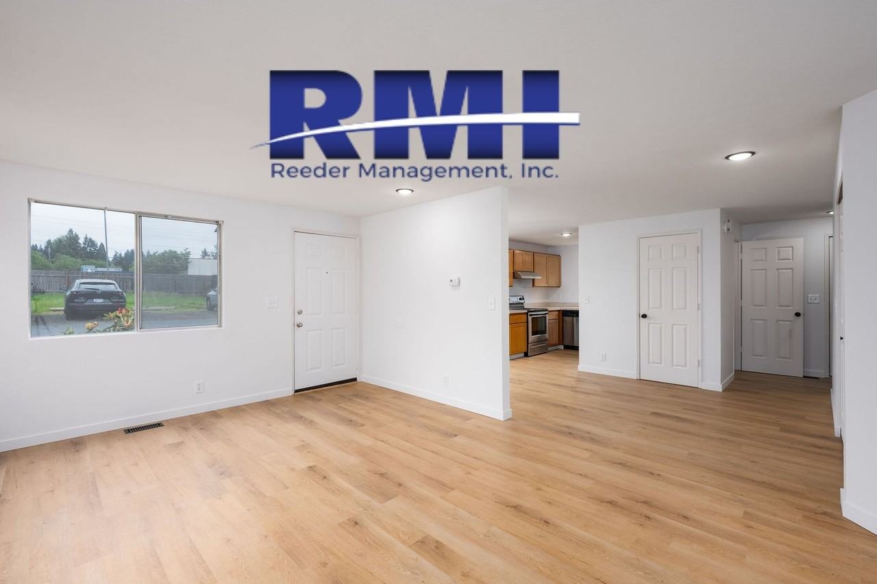 1034 Hanford Ave - Photo 4 of 14