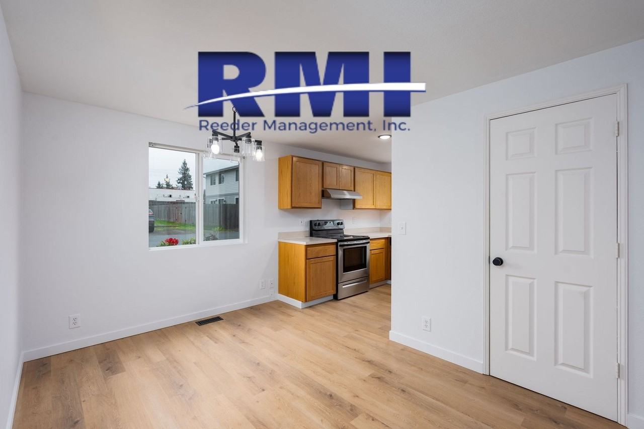 1034 Hanford Ave - Photo 5 of 14