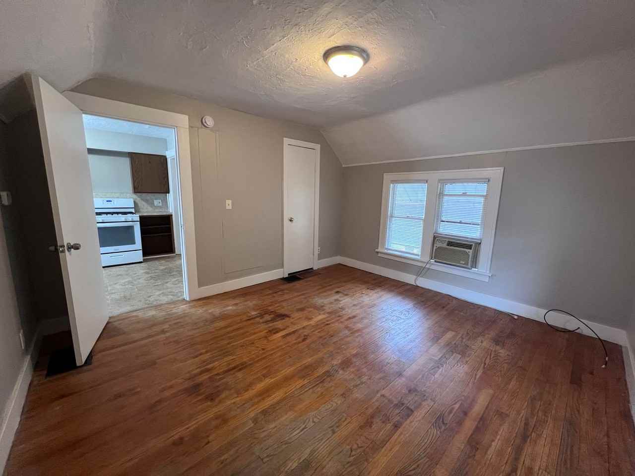 1140 Fremont Ave Nw - Photo 3 of 11