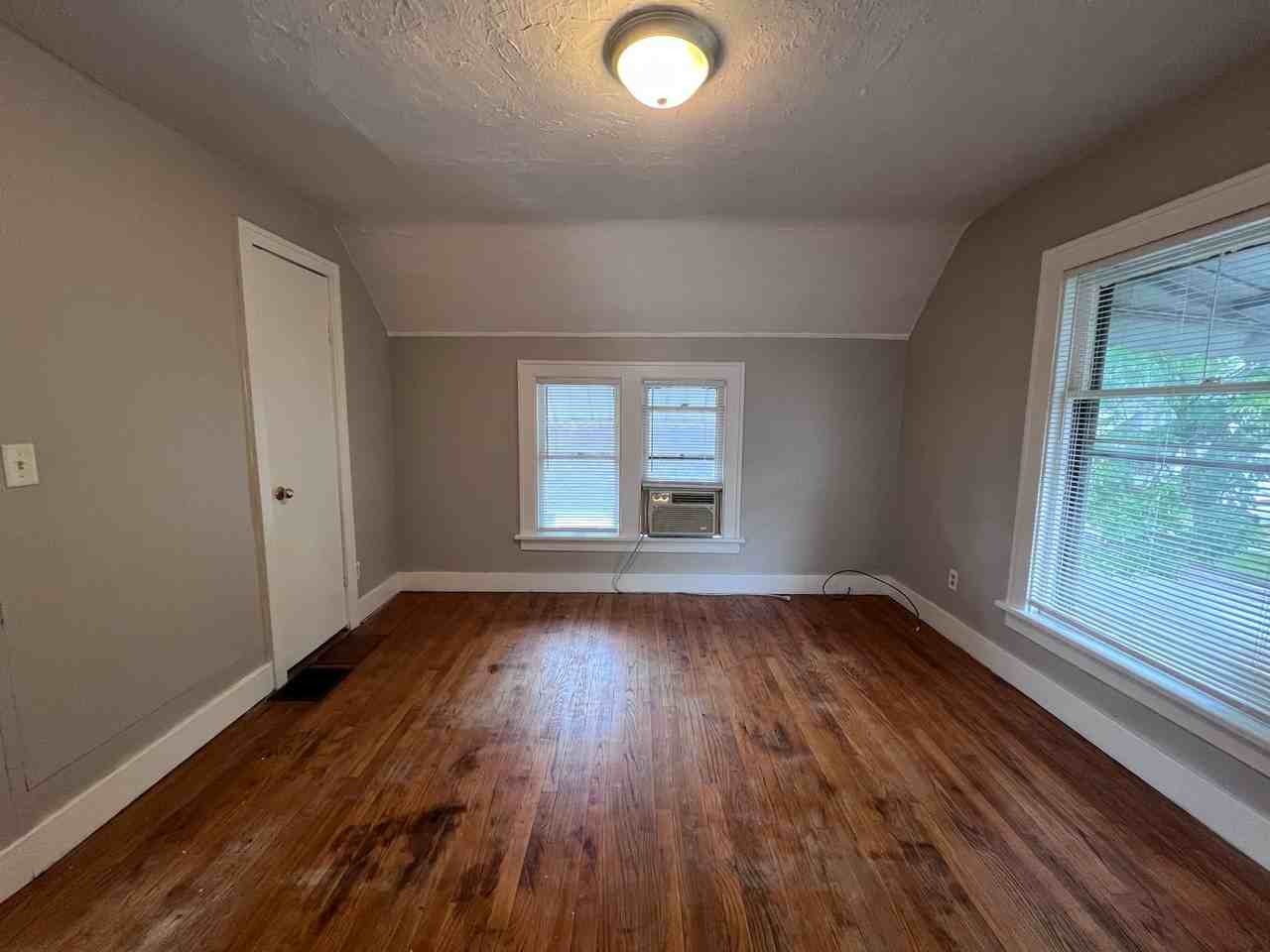1140 Fremont Ave Nw - Photo 4 of 11