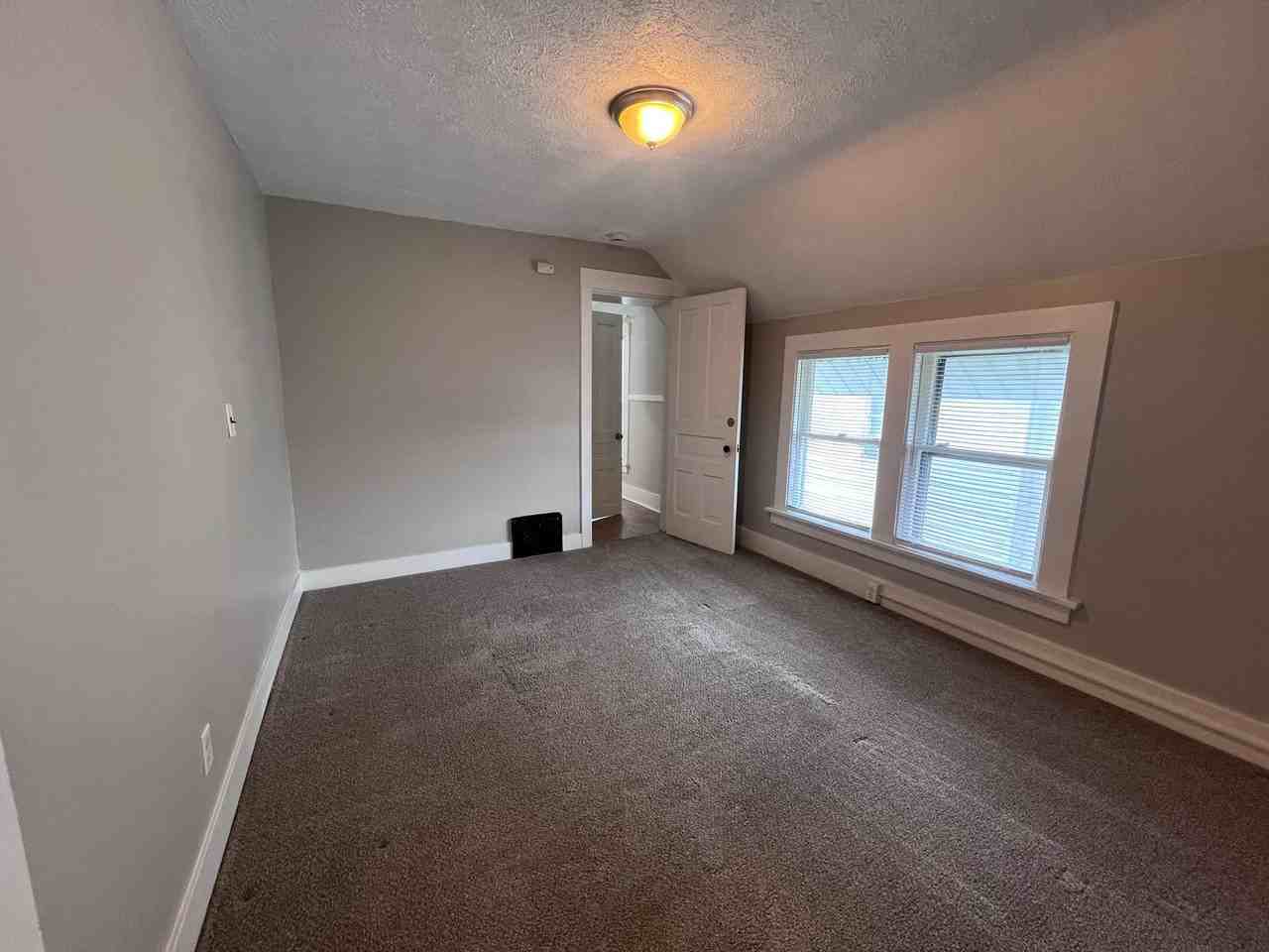 1140 Fremont Ave Nw - Photo 6 of 11