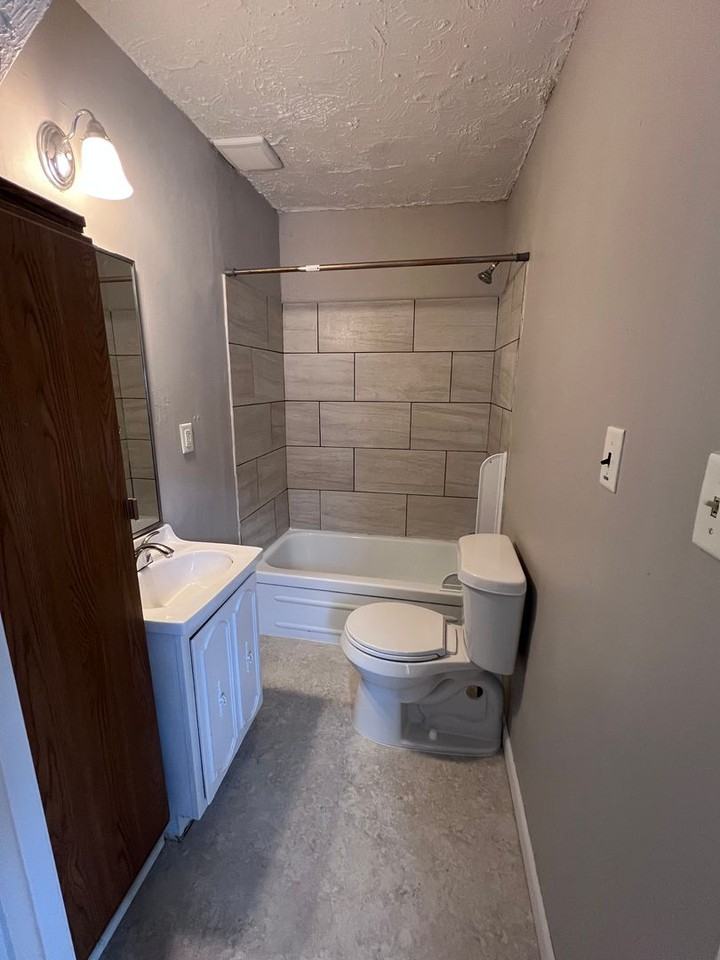 1140 Fremont Ave Nw - Photo 7 of 11