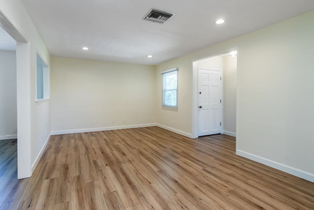 22436 Avenue San Luis - Photo 4 of 25