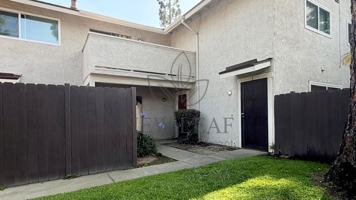 featured image of 3054 Gladstone St #4