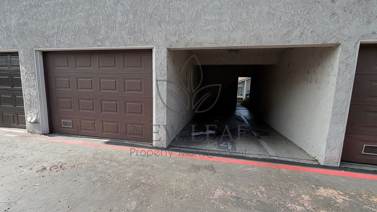 3054 Gladstone St #4 - Photo 3 of 19