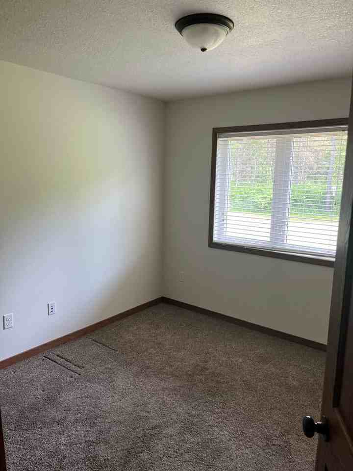 930 1st St Ne - Photo 5 of 6