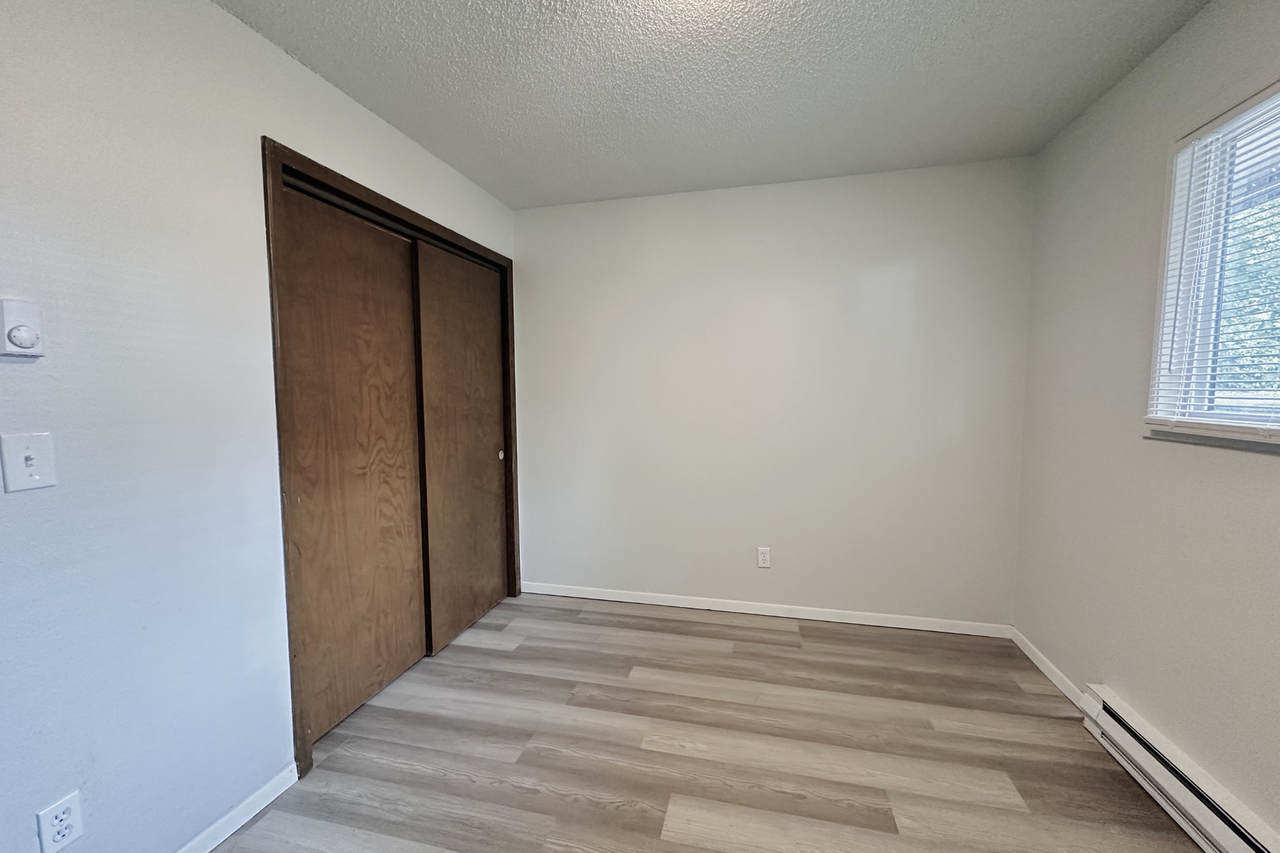 319 E 6th St - Photo 4 of 15