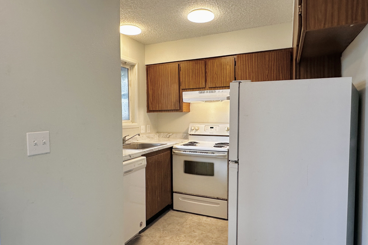 319 E 6th St - Photo 6 of 15