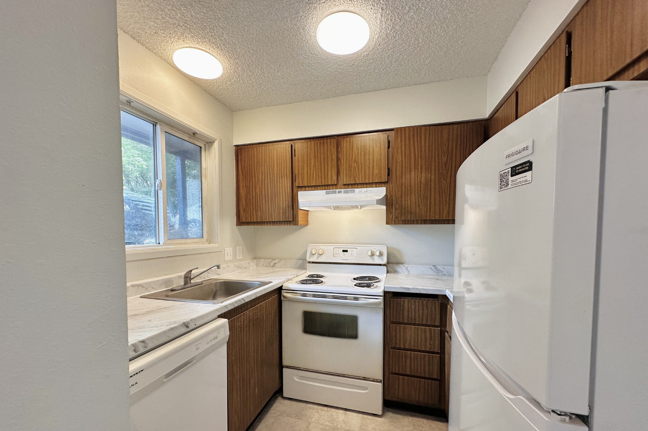 319 E 6th St - Photo 7 of 28