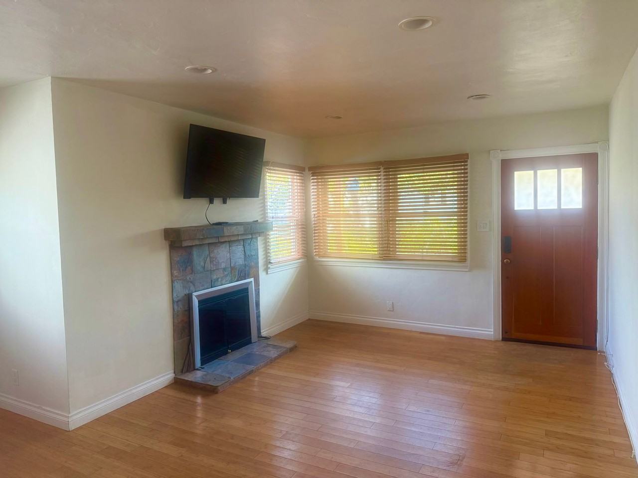 528 N Maria Ave - Photo 3 of 12