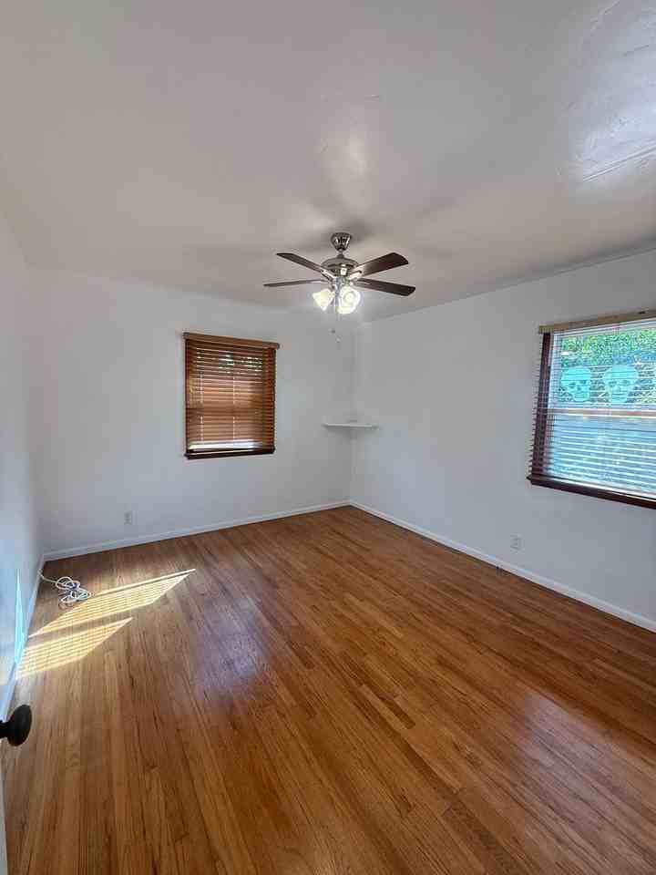 528 N Maria Ave - Photo 6 of 12